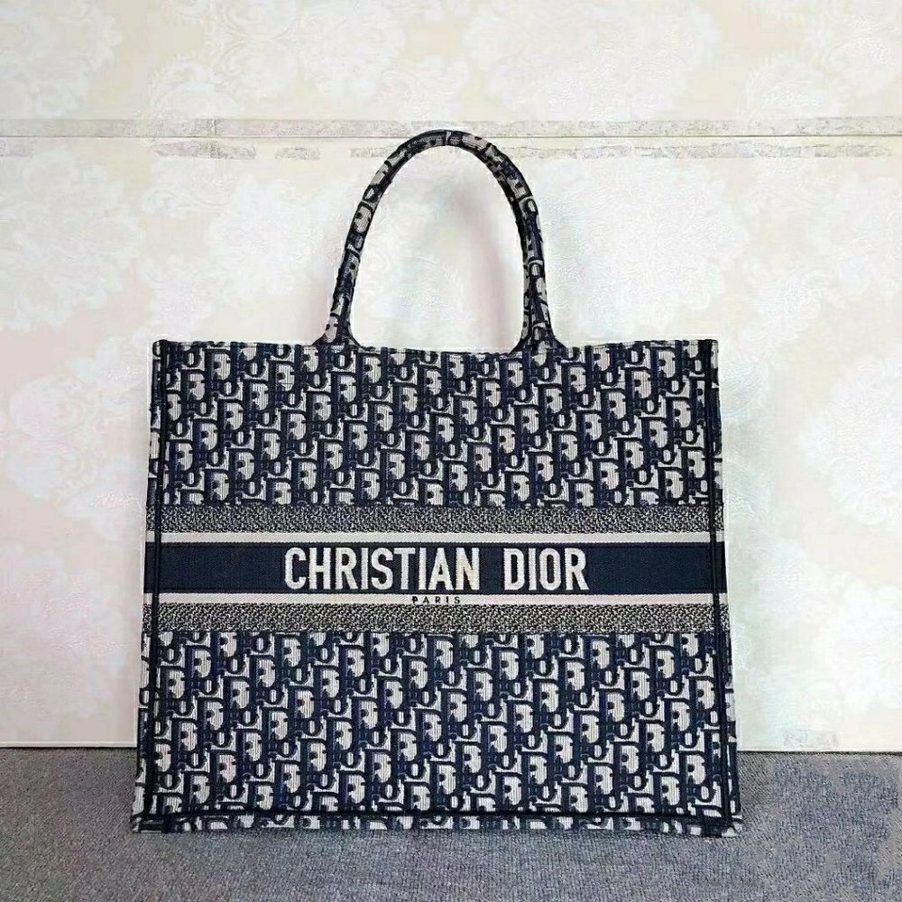 Personal Use C✨D Casual Women's Second-Hand Shoulder Handbag Blue.